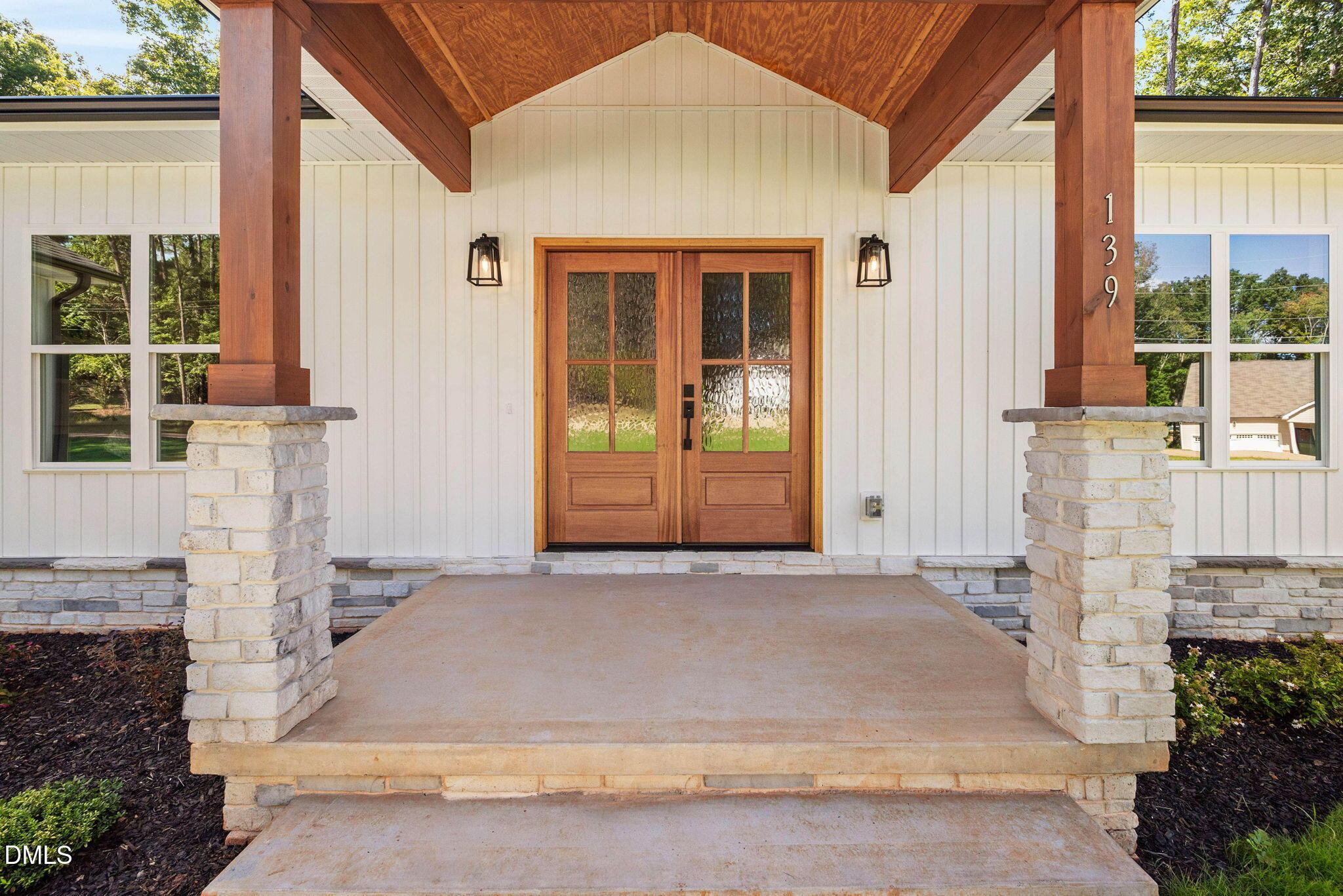 Image 4: 1-web-or-mls-2-print-139-clear-water-rd