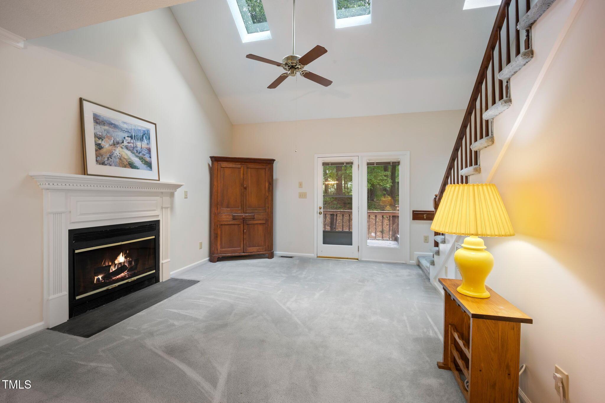 Image 4: Living rm to deck