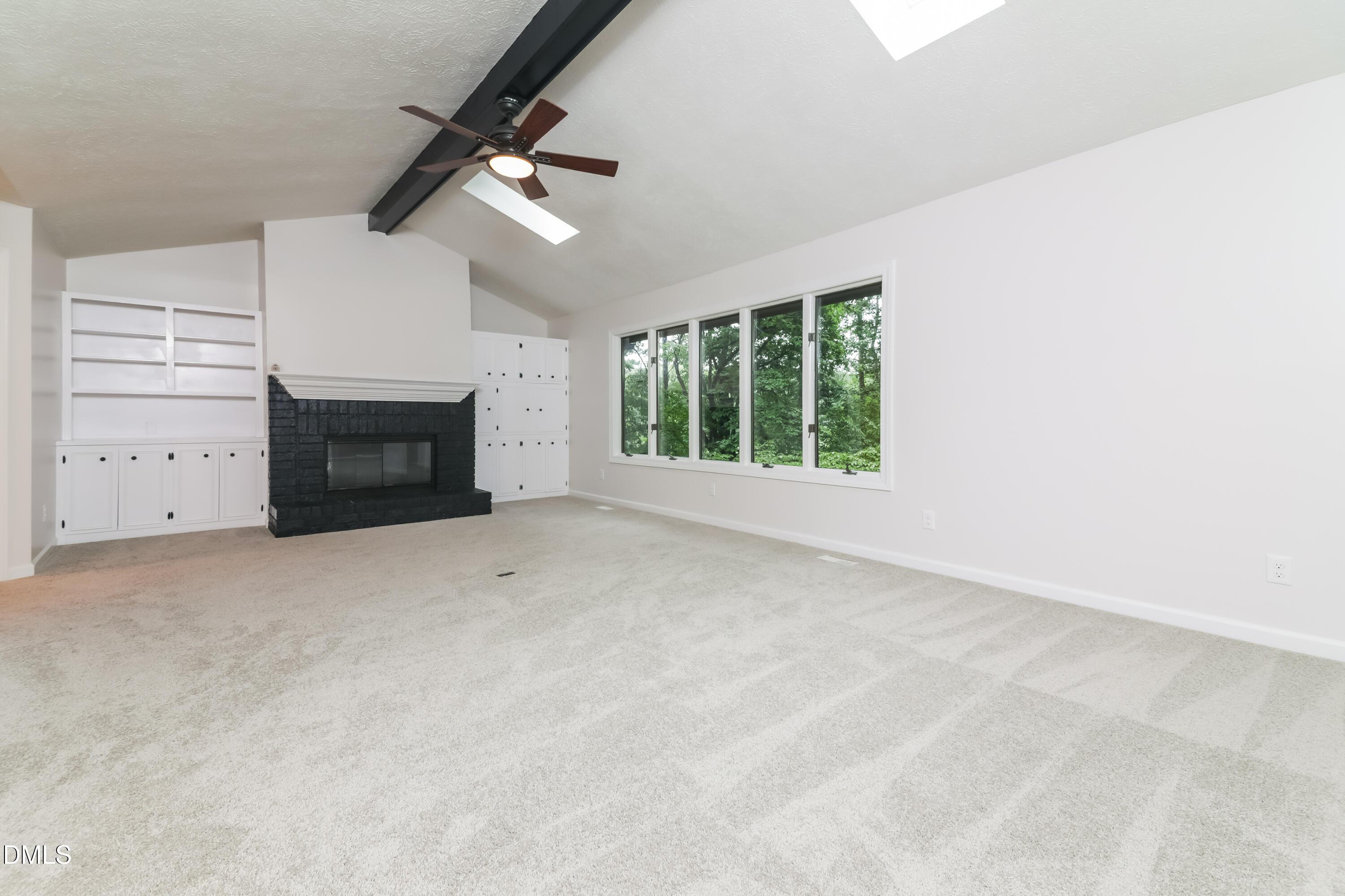 Image 2: Living Room-14695881