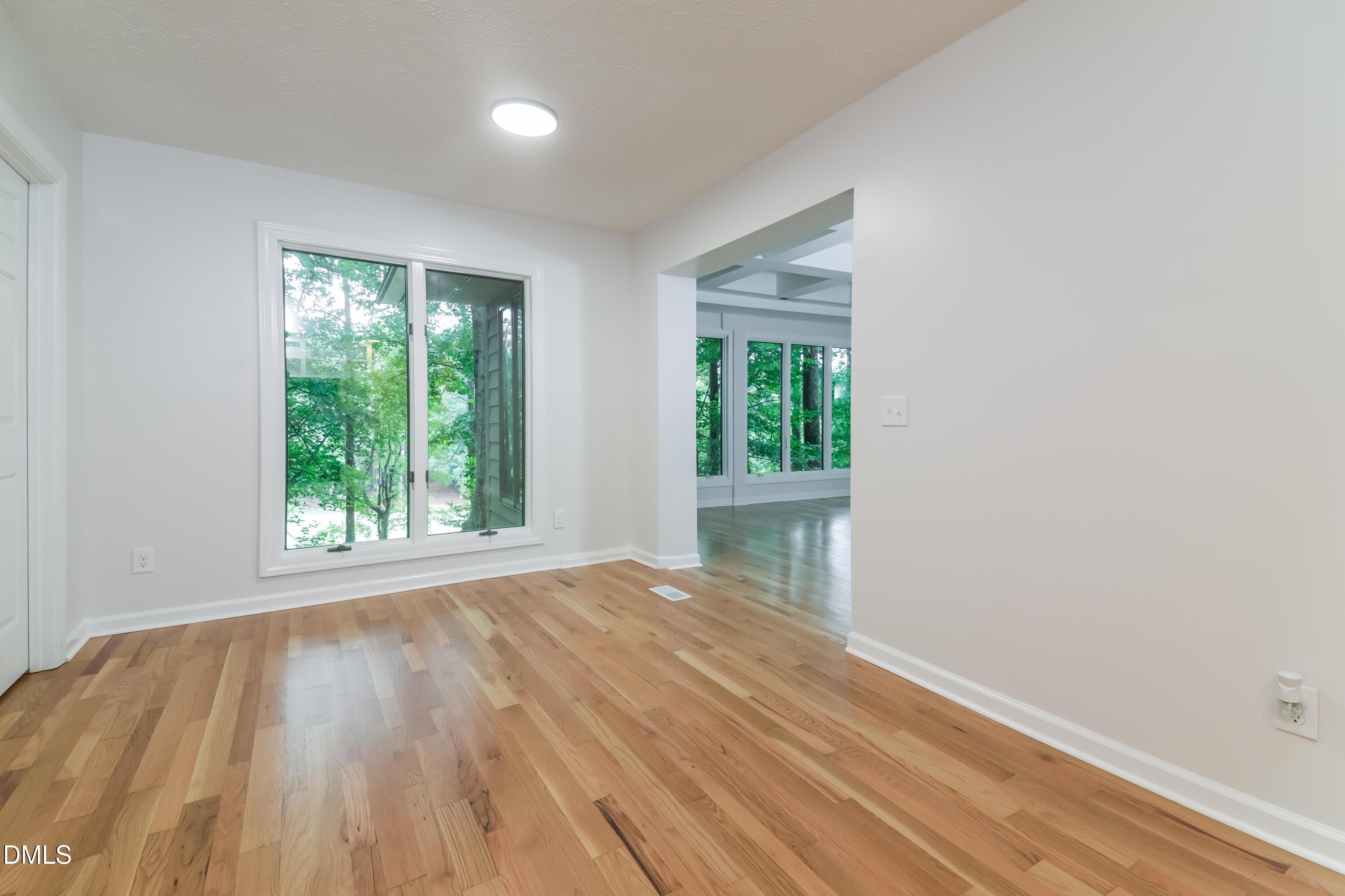 Image 4: Dining Room-14695884