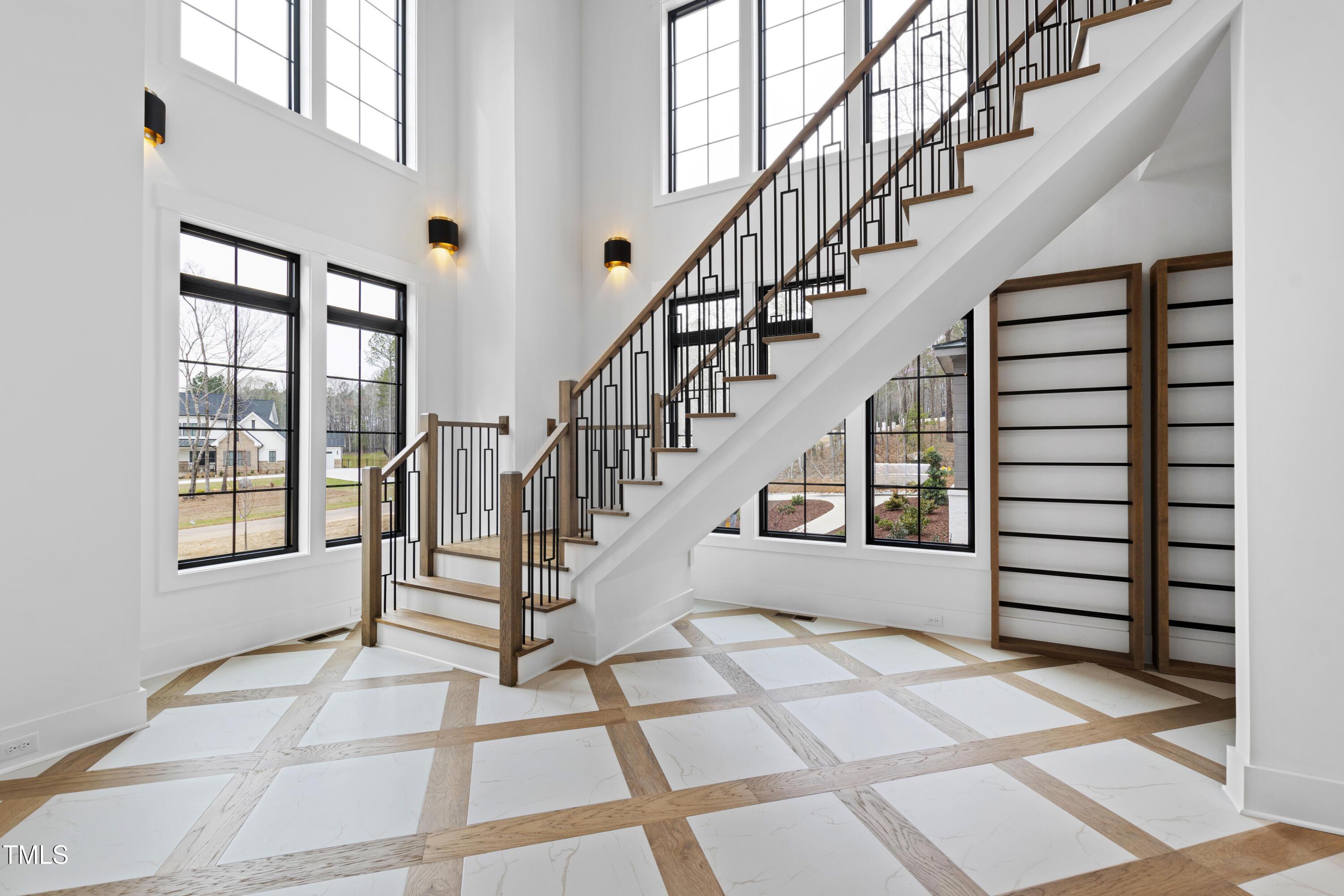 Image 4: Foyer 3