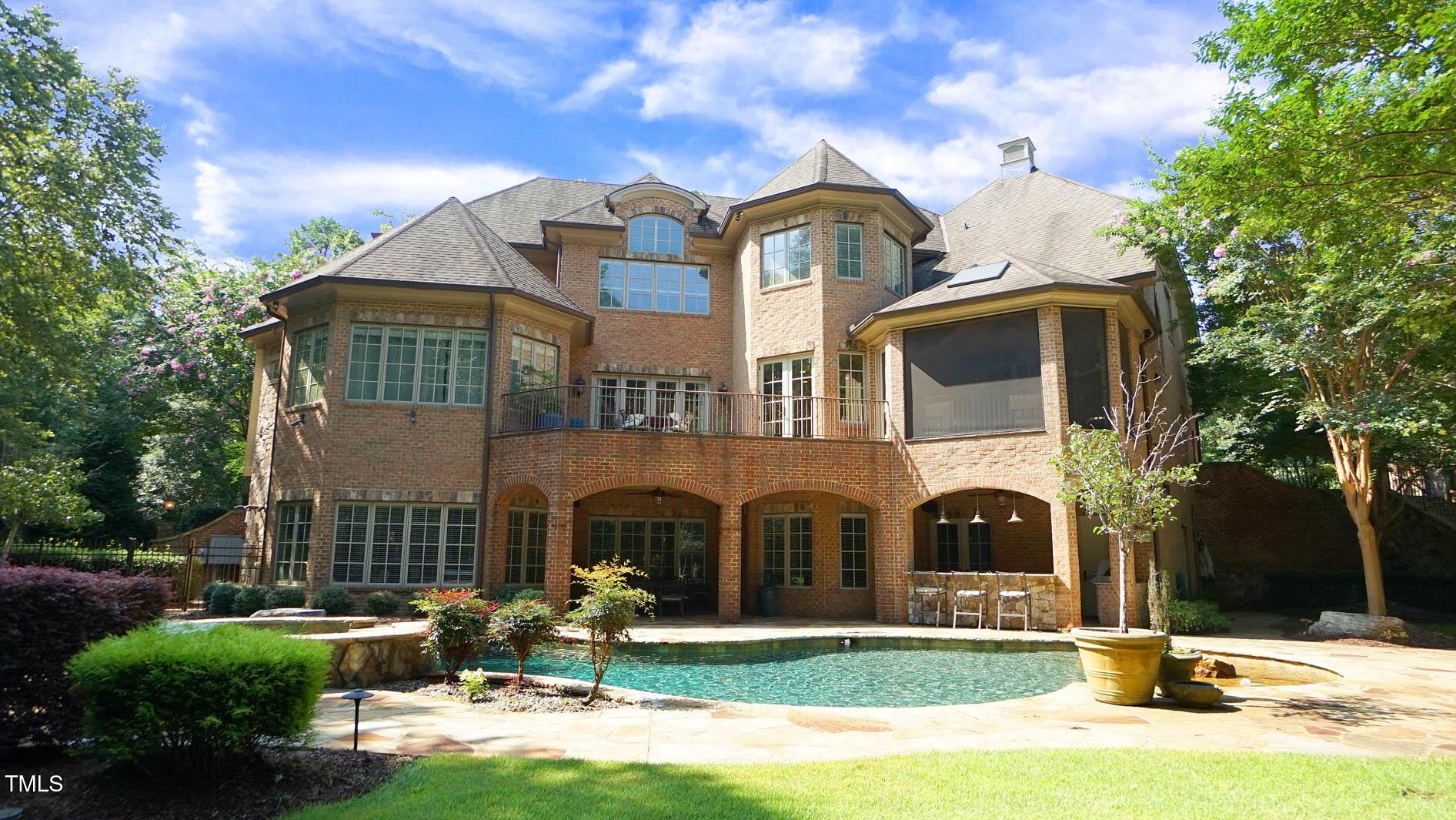 Image 3: Rear of Home