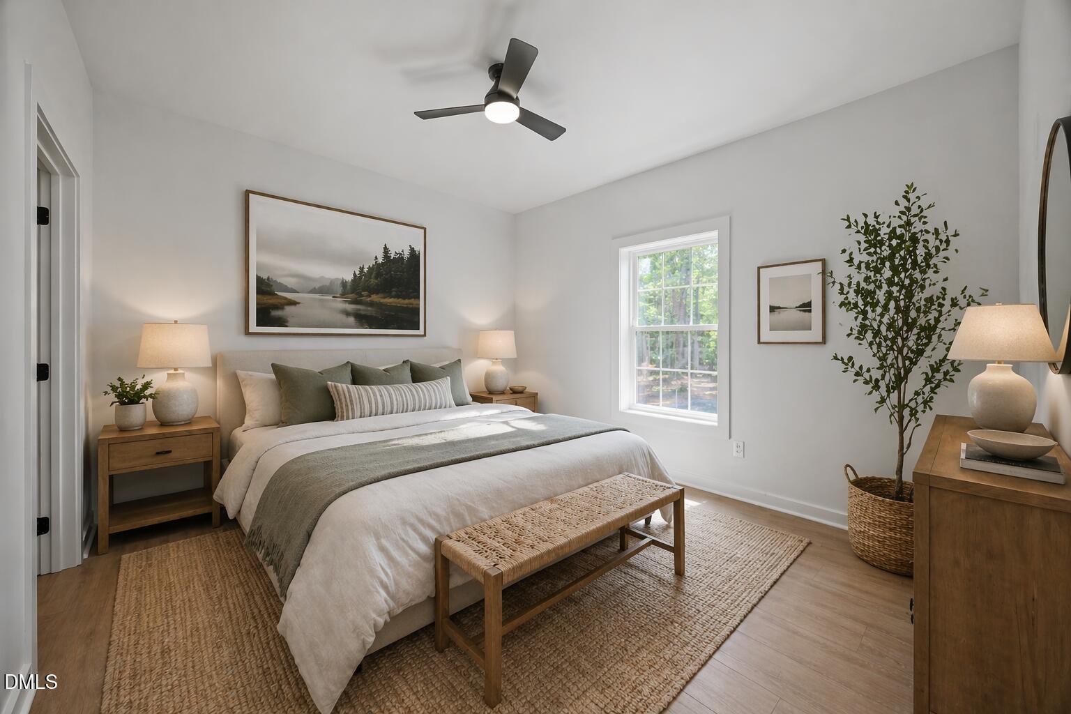 Image 4: Bedroom
