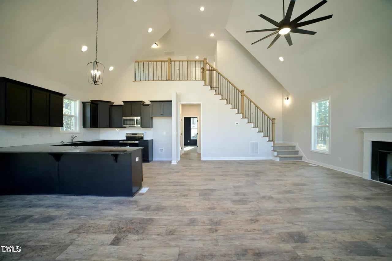 Image 4: Kitchen