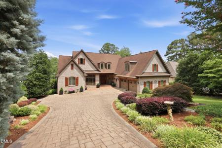 8 The Pointe
