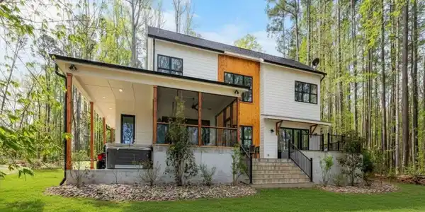 401 Oakwood Lane