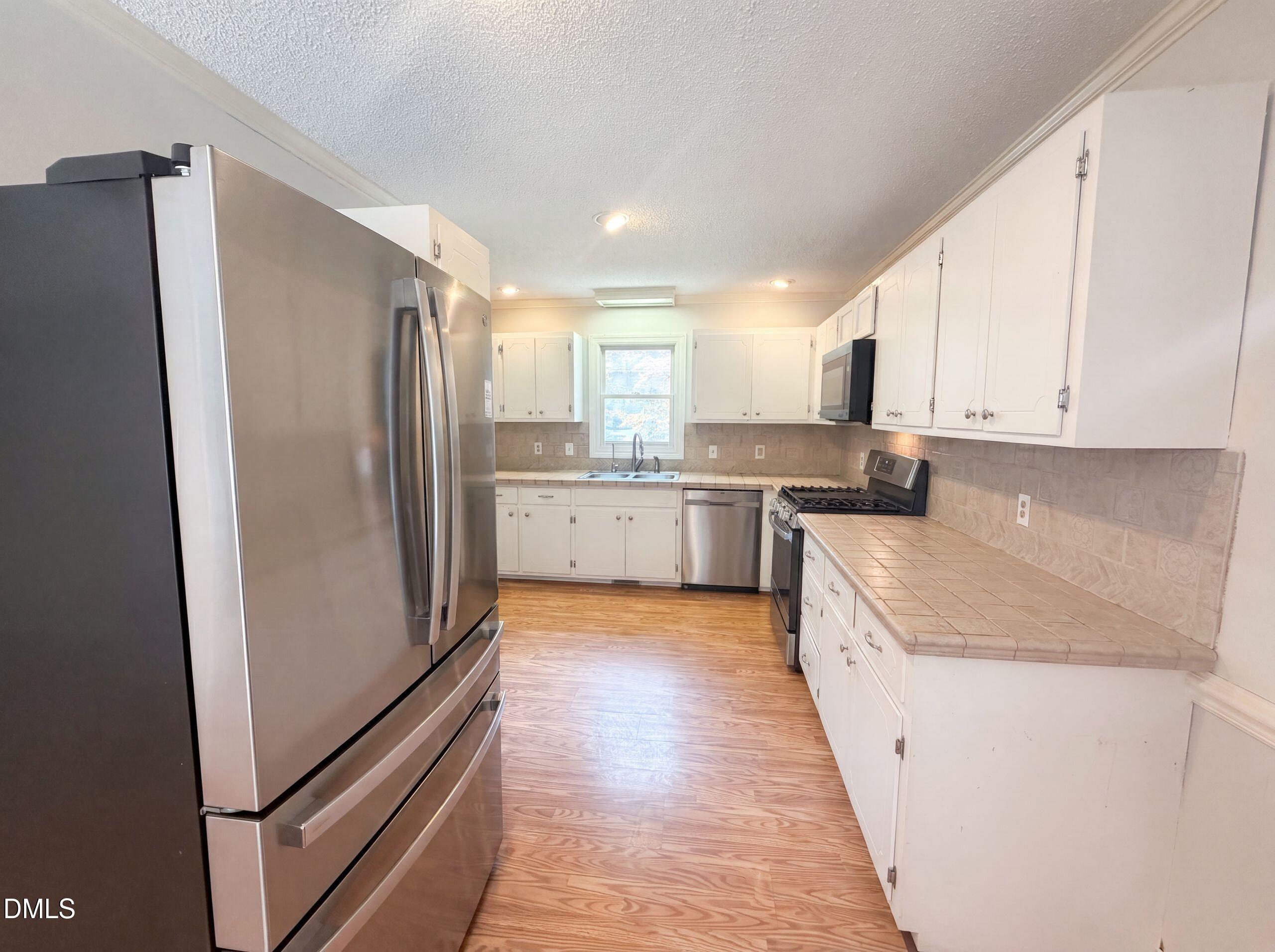 Image 3: listing_2