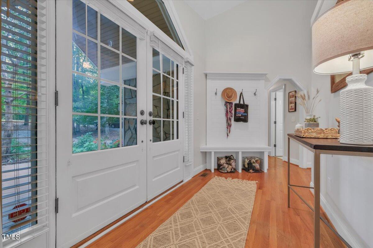 Image 4: Foyer