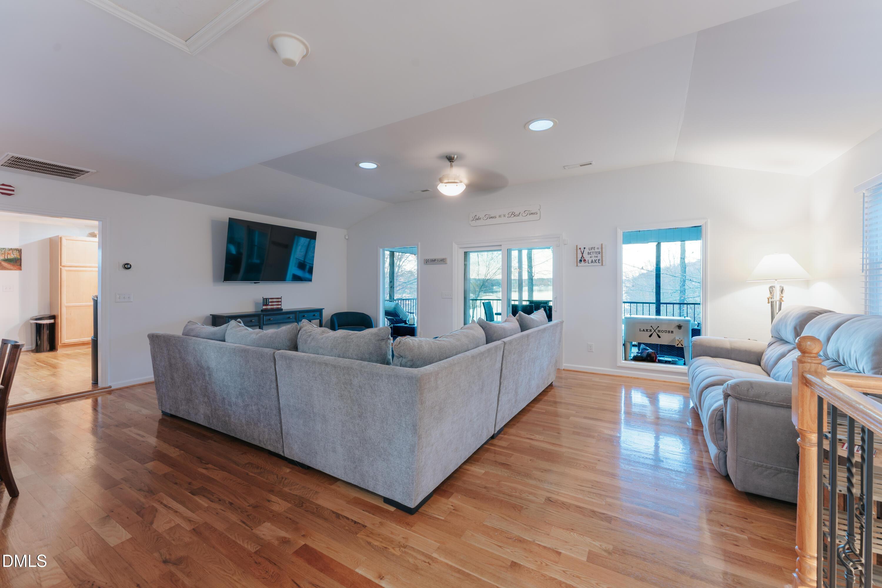 Image 3: 288 BunnyRabbit Interiors-2