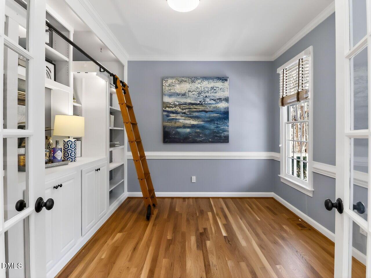 Image 2: 007-1280x960-office-or-study