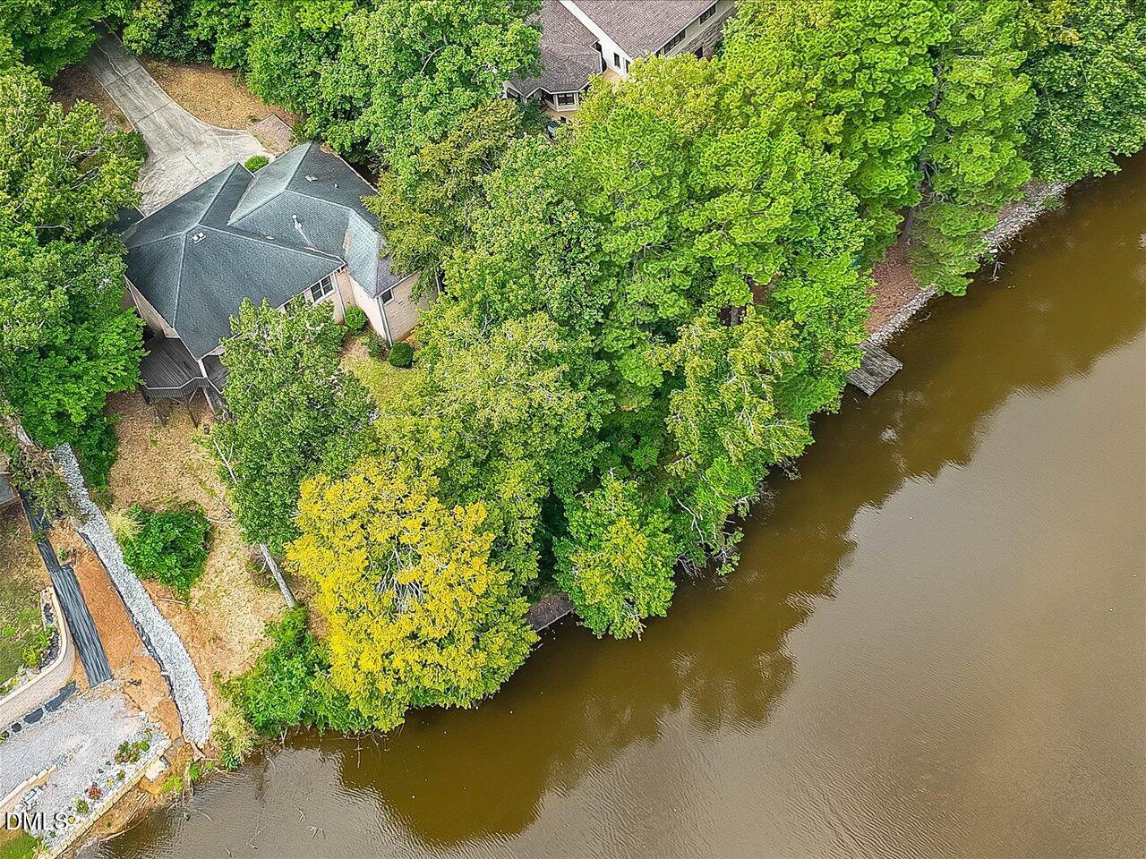 Image 2: 002-Lakefront Property