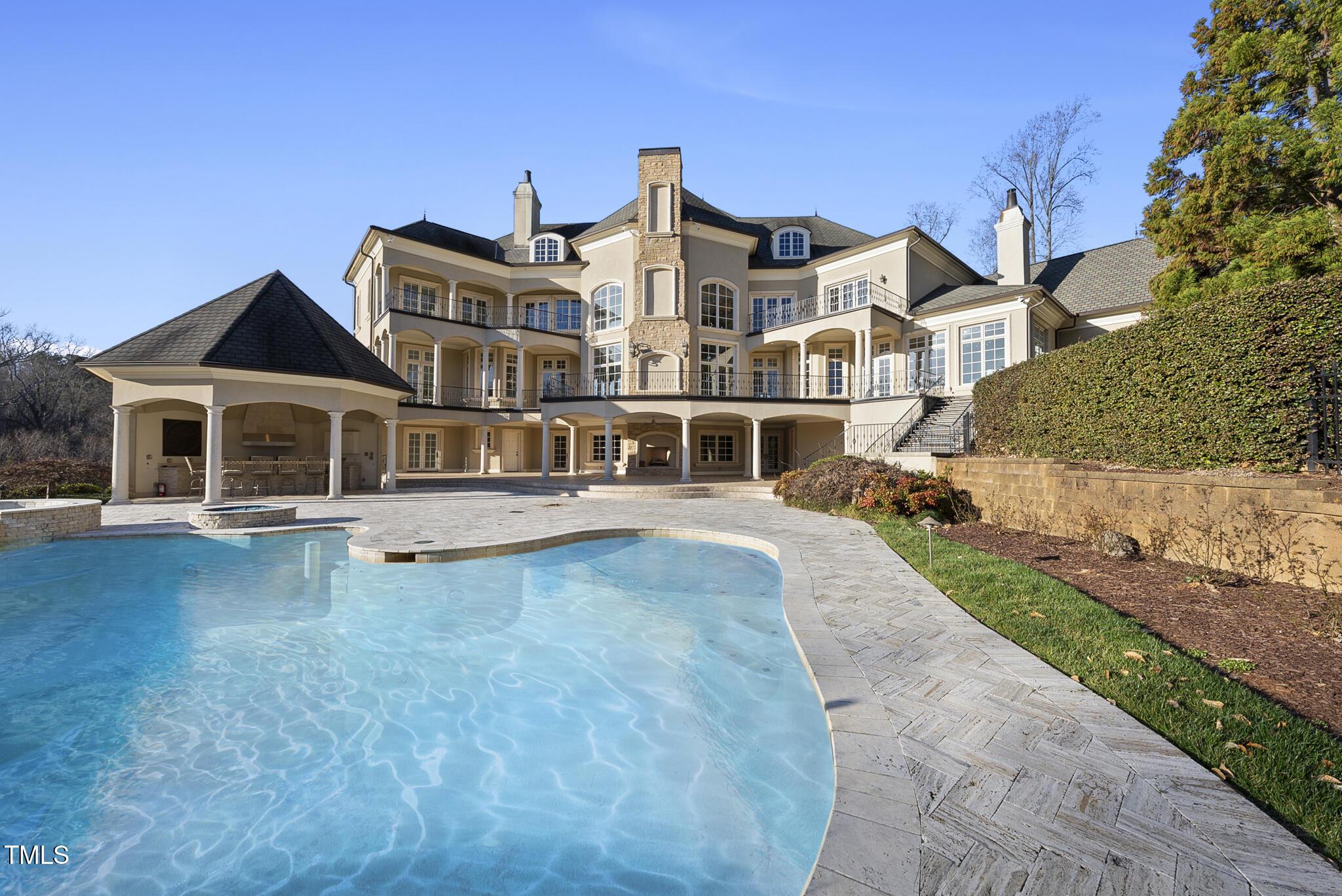 Image 3: 17,711 Square Feet