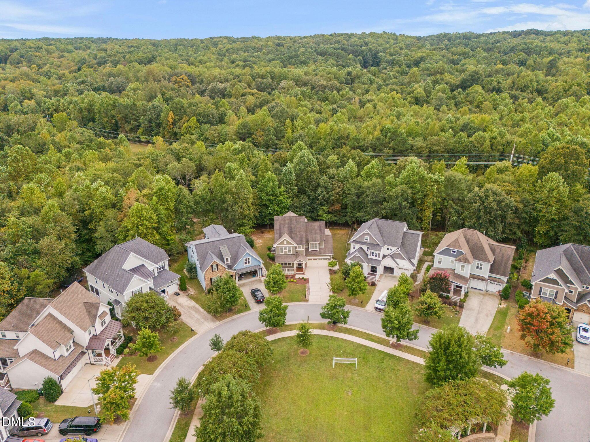 Image 3: 33-web-or-mls-129-middlegreen-pl