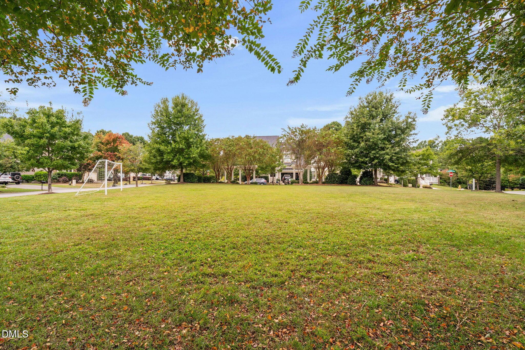 Image 4: 40-web-or-mls-129-middlegreen-pl