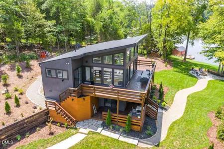 8 Robin Road