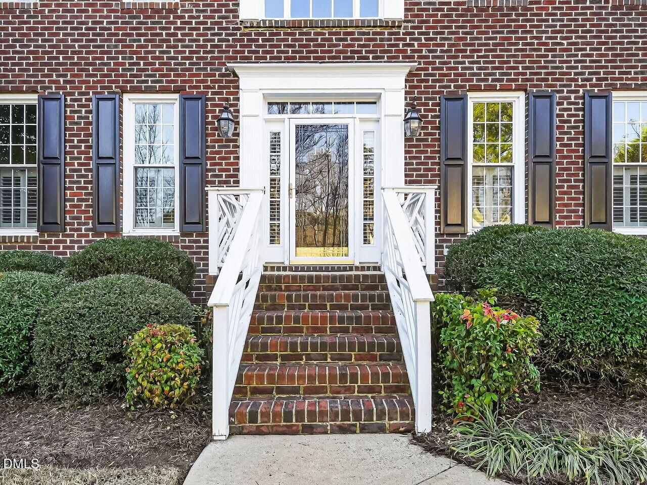 Image 3: Front Entry