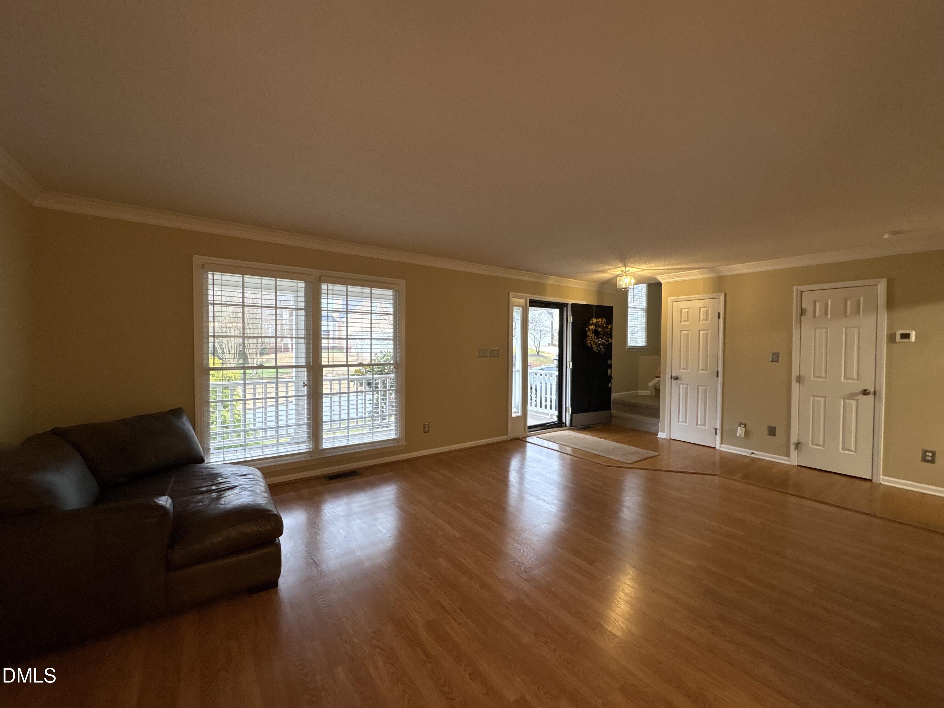 Image 3: 104 Ayelsford Living Room