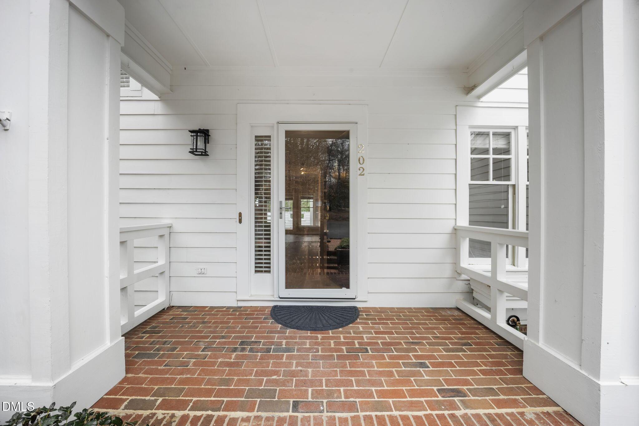 Image 3: 3-web-or-mls-484A1660