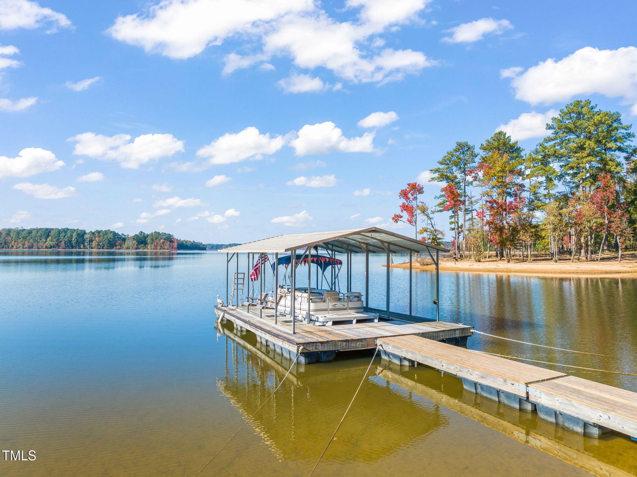 Image 4: Short walk to the dock