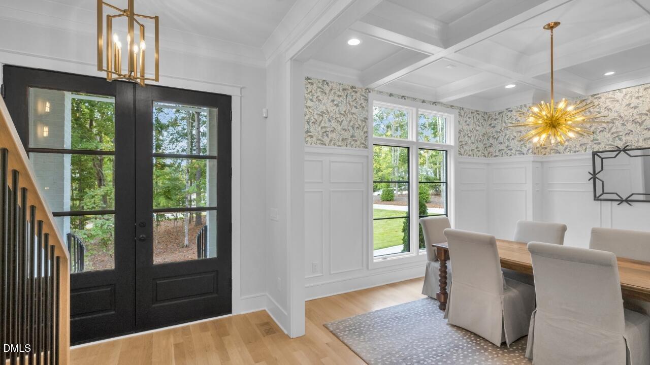 Image 3: Bright and Inviting