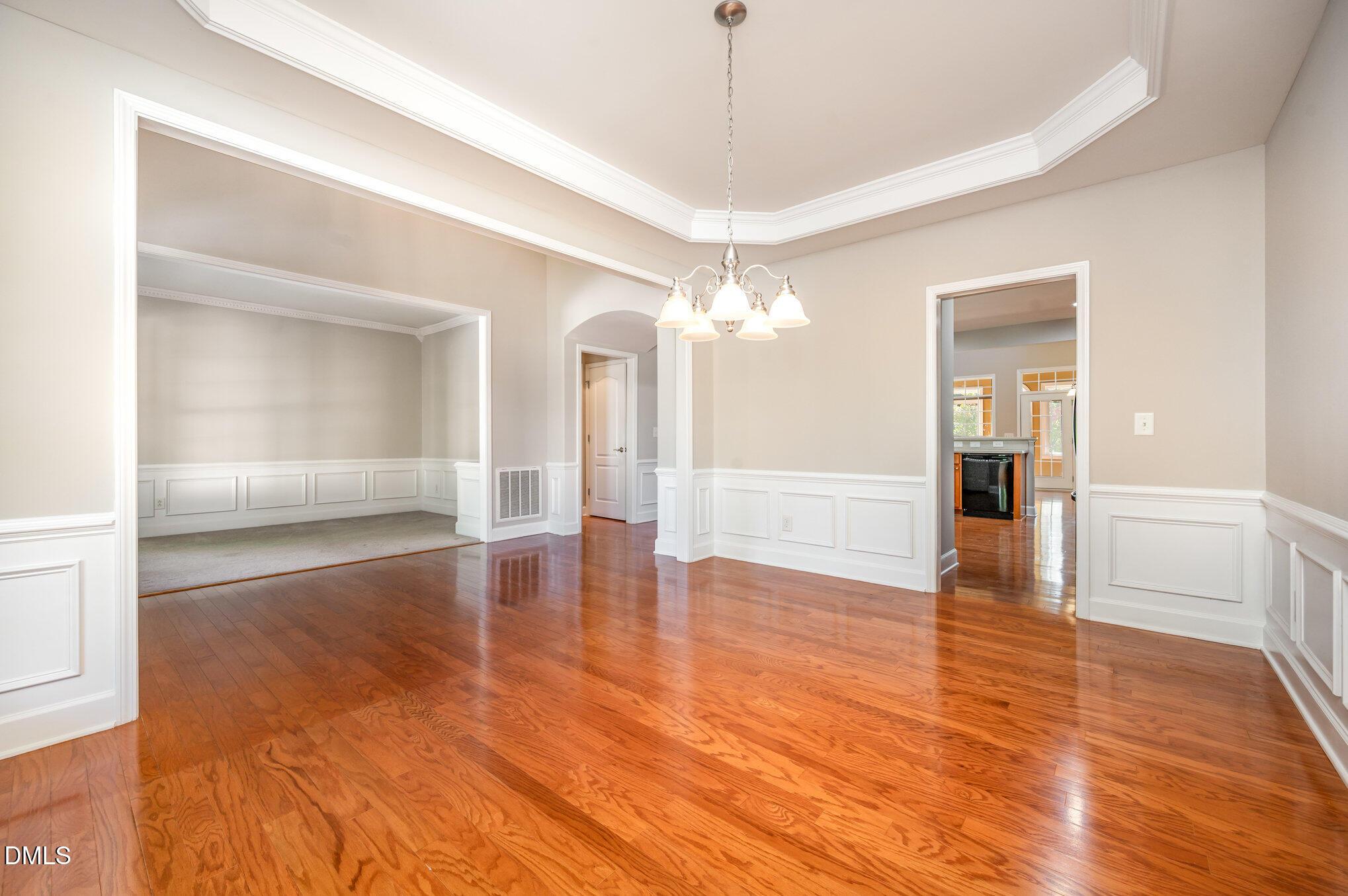 Image 4: Formal Dining