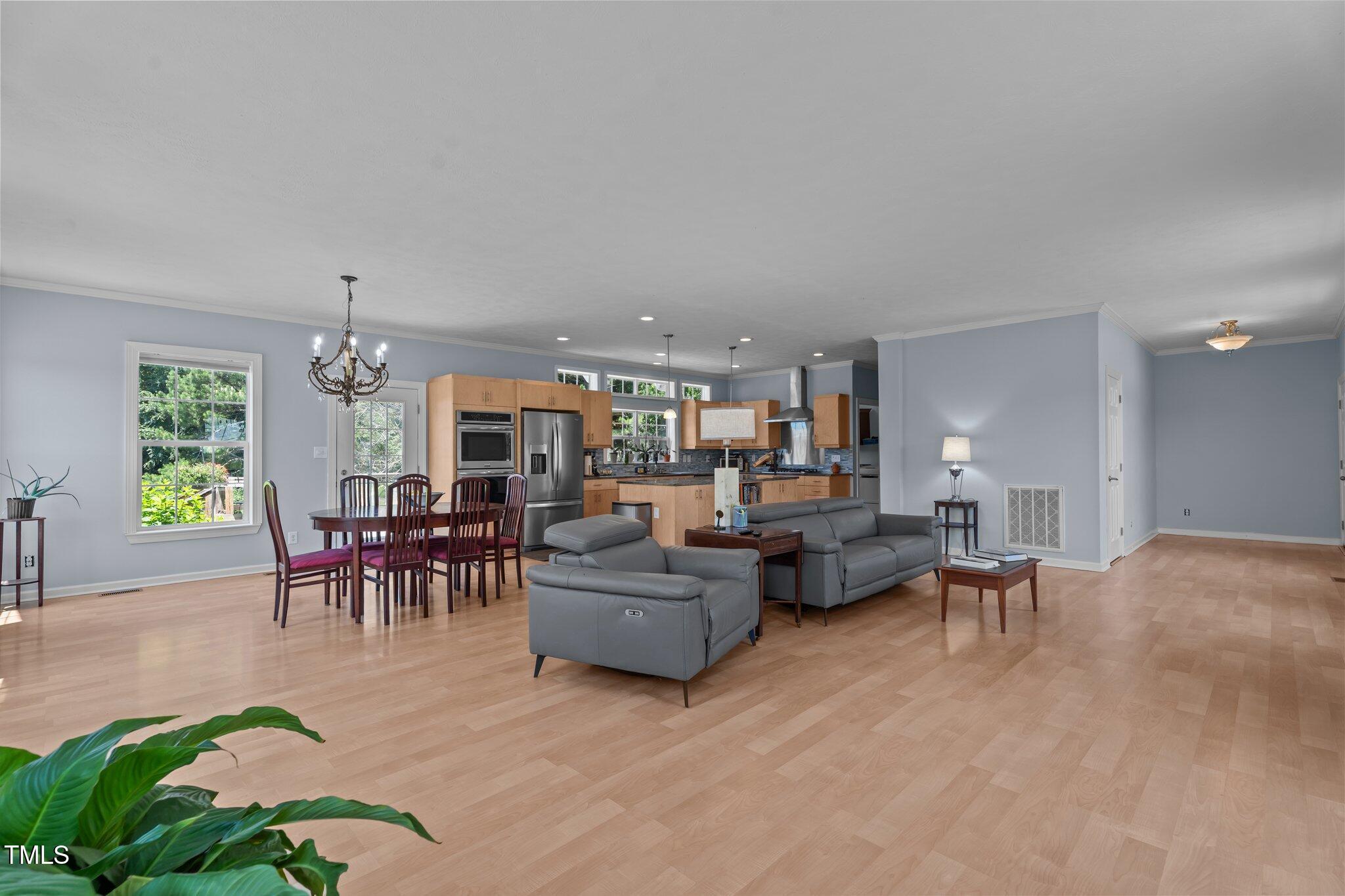 Image 3: 21-web-or-mls-DSC02842