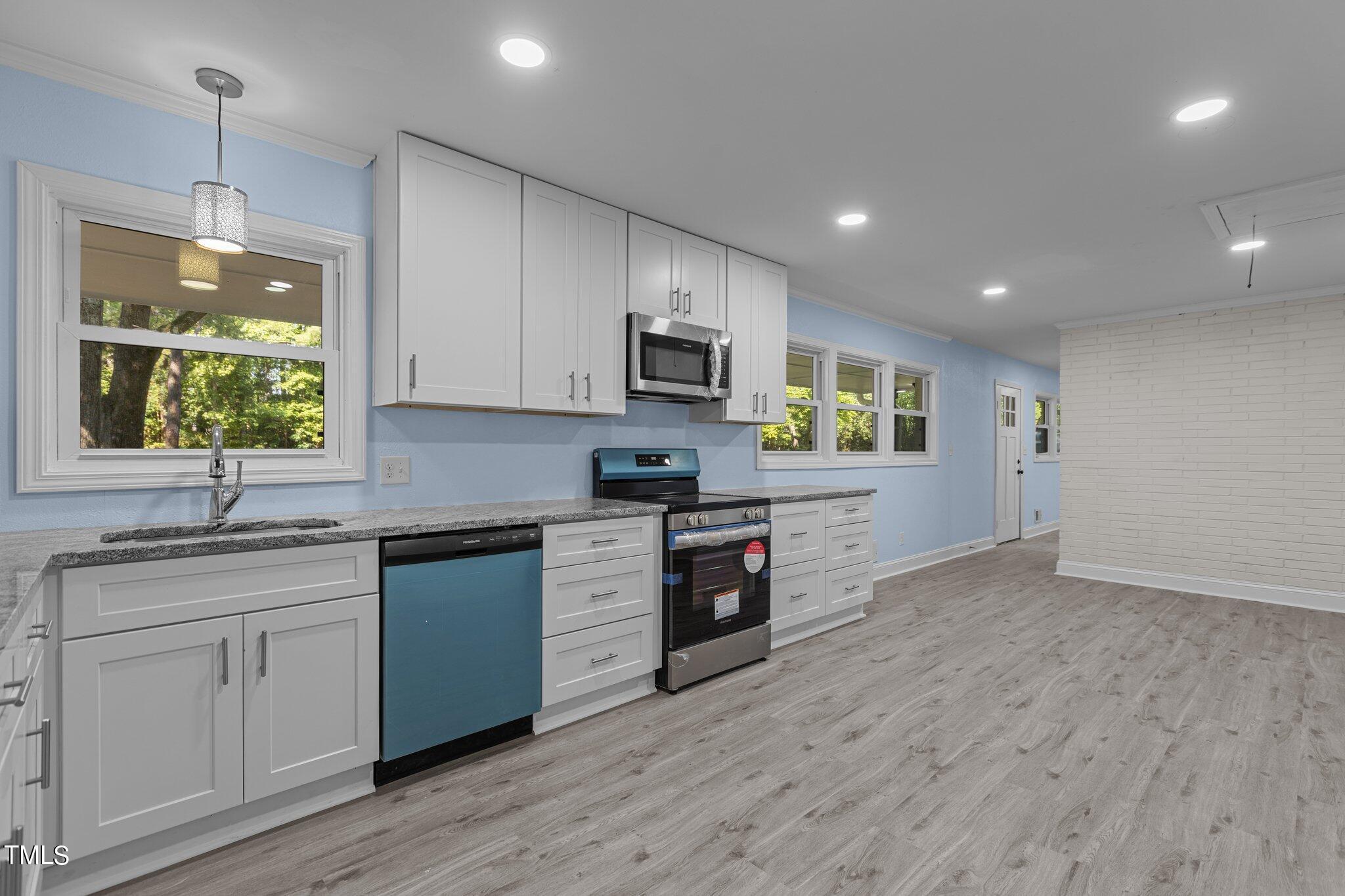 Image 4: 18-web-or-mls-IMGL7558