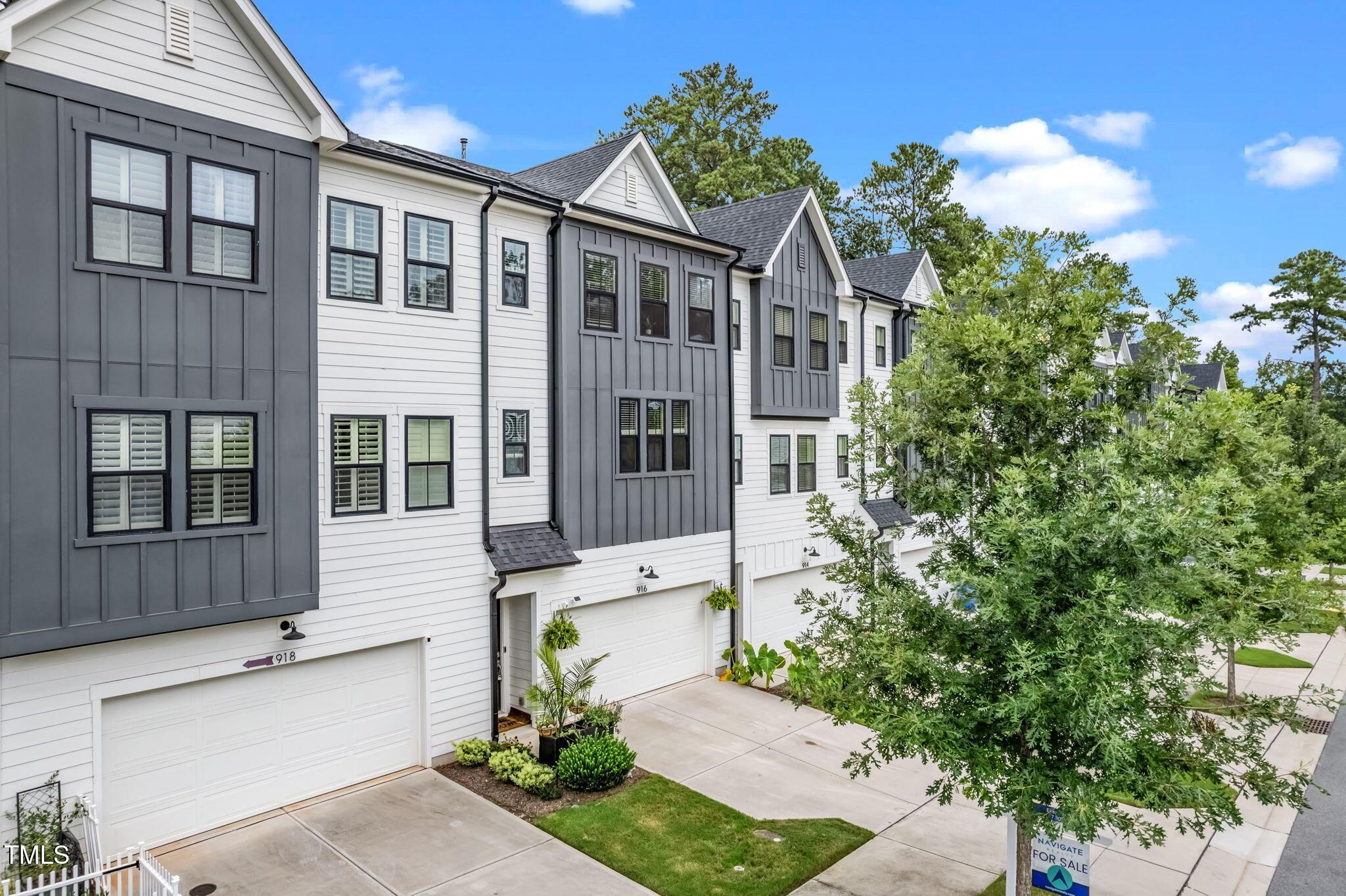 Image 1: 3-web-or-mls-916 Waterside-18