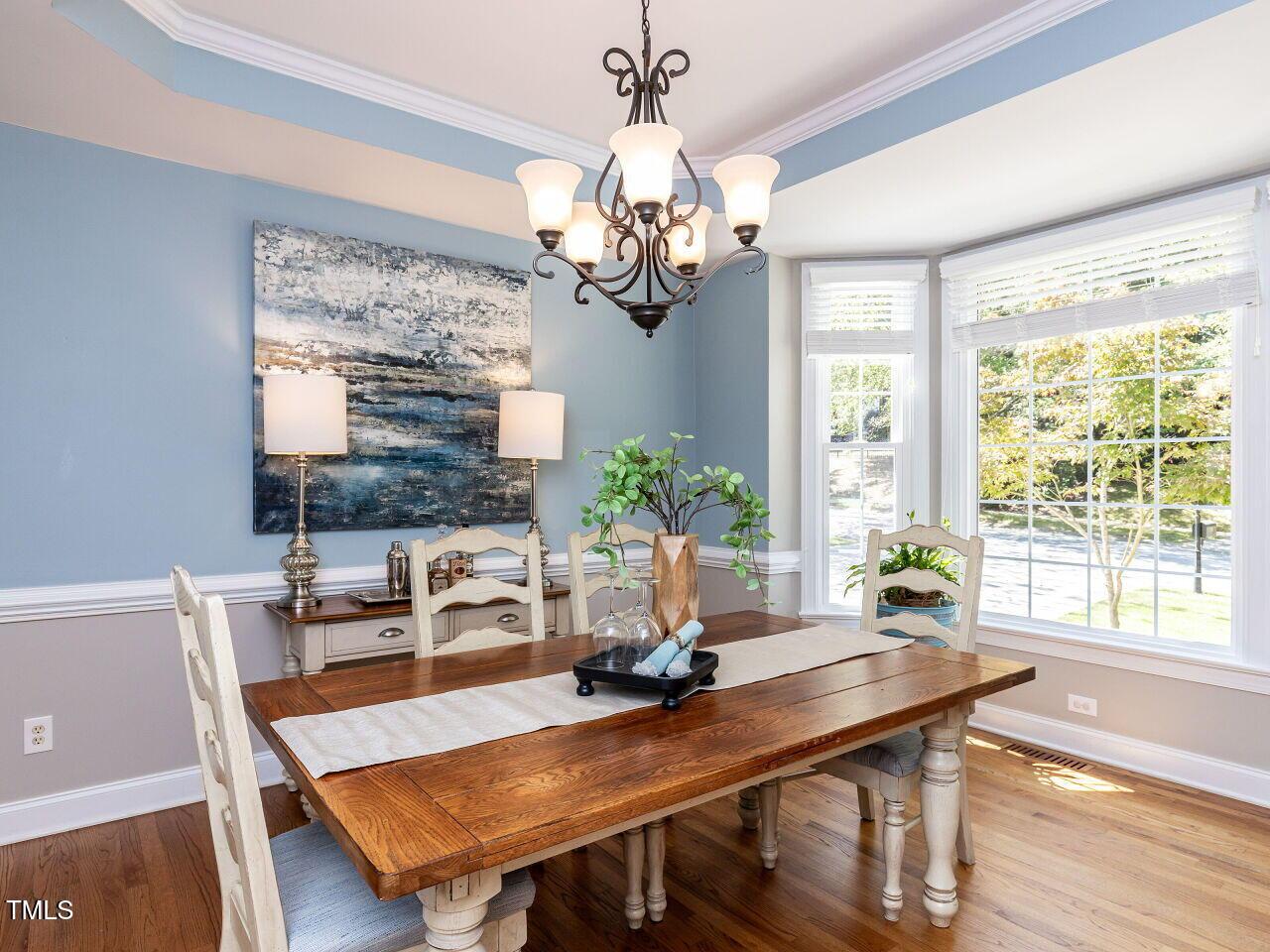 Image 3: 009-1280x960-dining-room