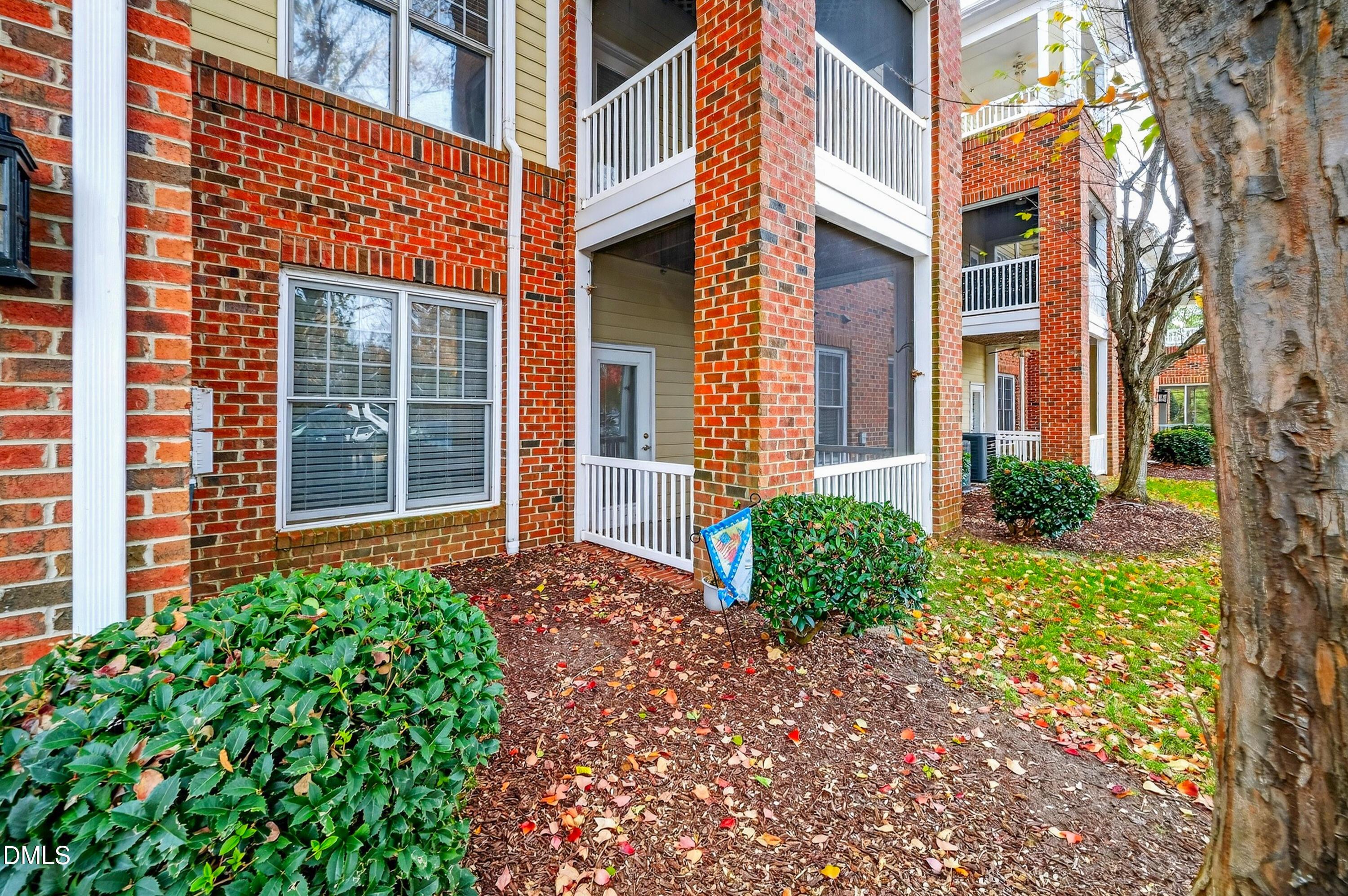 Image 2: 412 waterford lake drive (7 of 31)