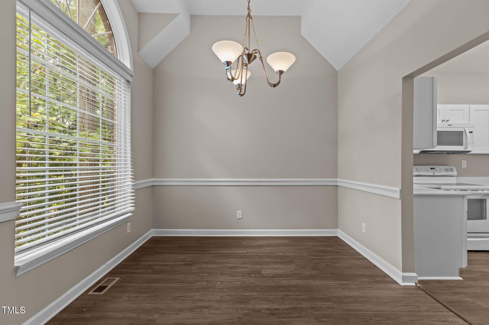 Image 4: 16-web-or-mls-2N6A0632