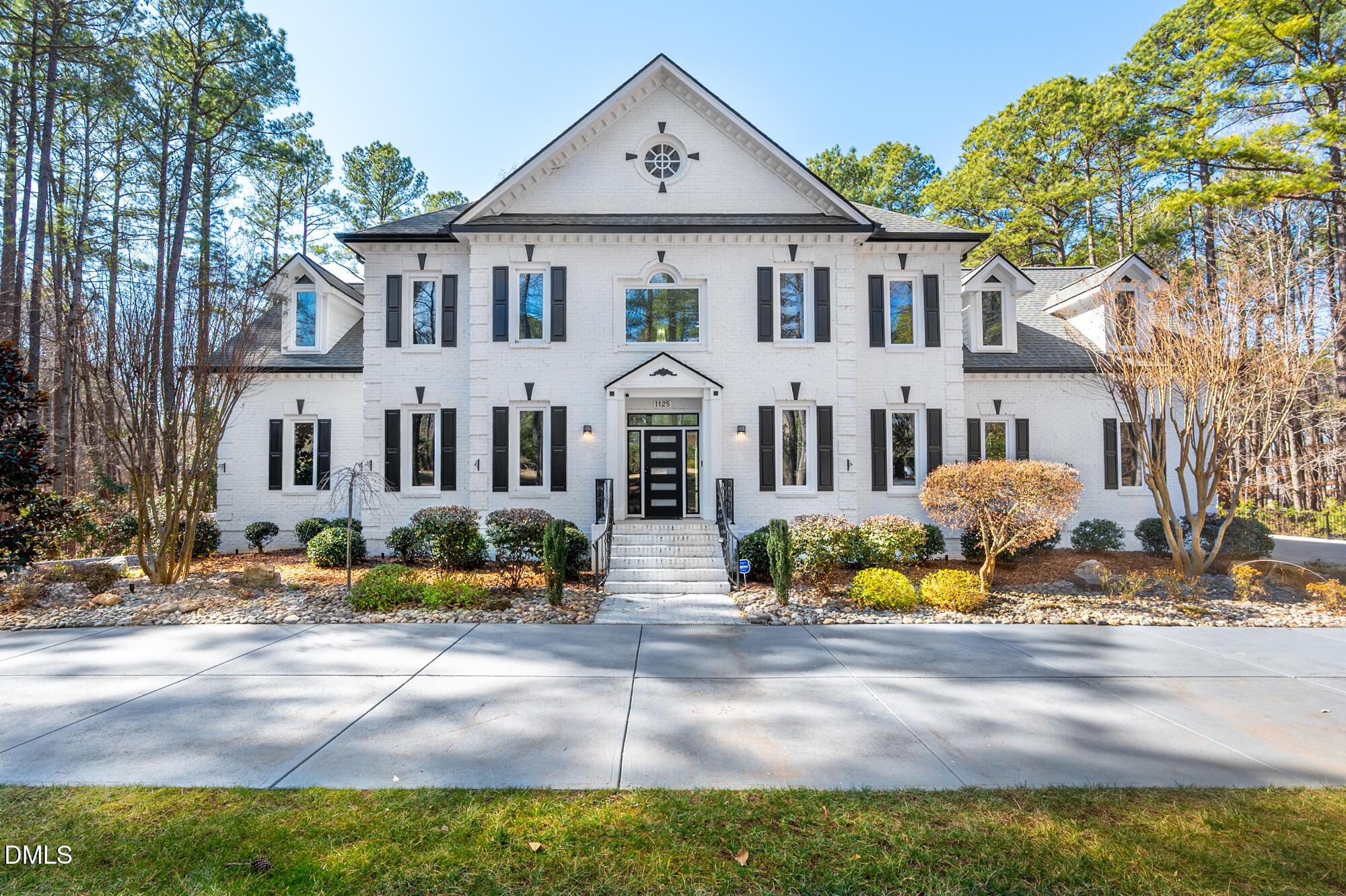 Image 2: 2_1125BarclayManor