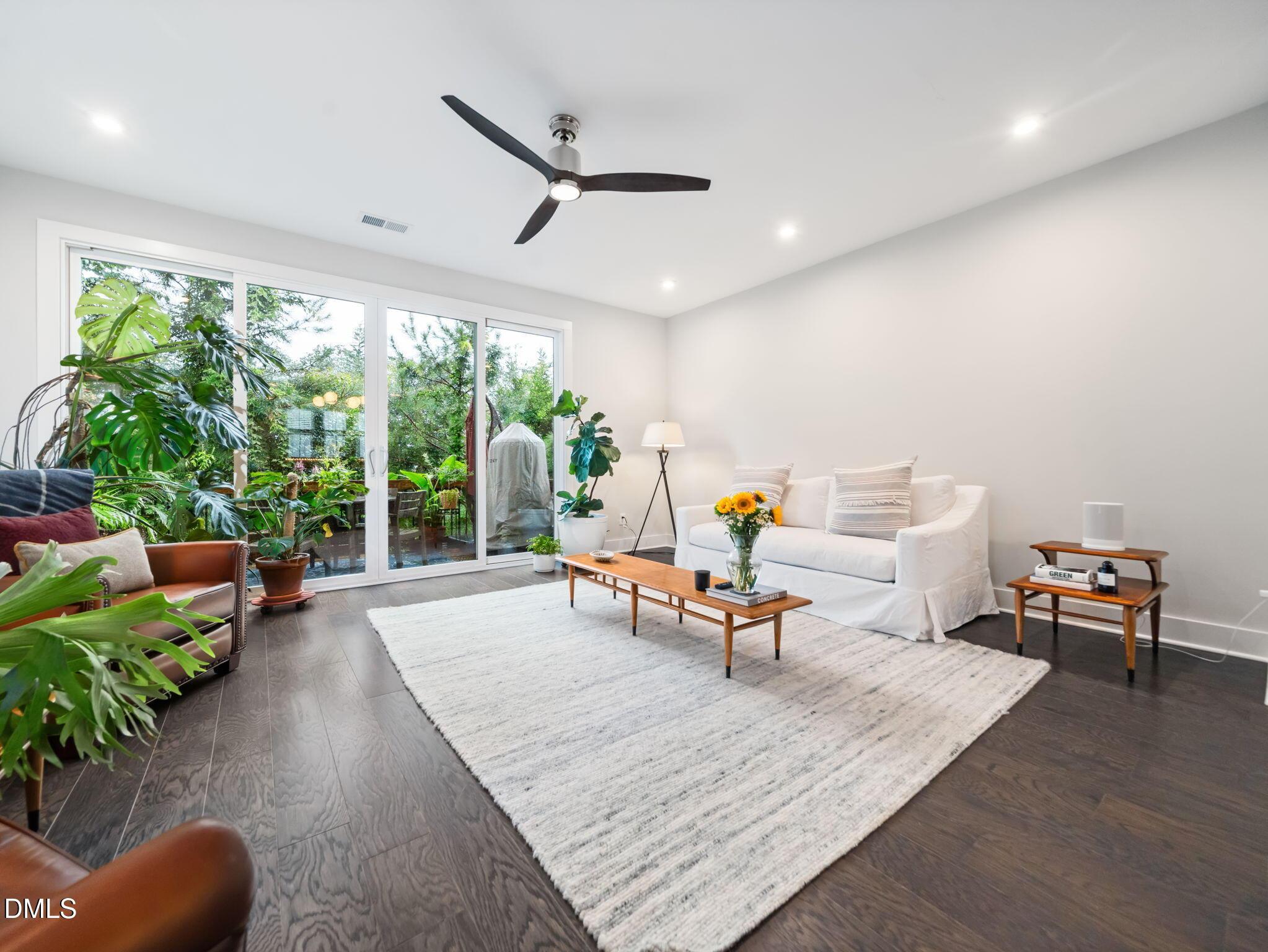 Image 2: 1-web-or-mls-916 Waterside View-118