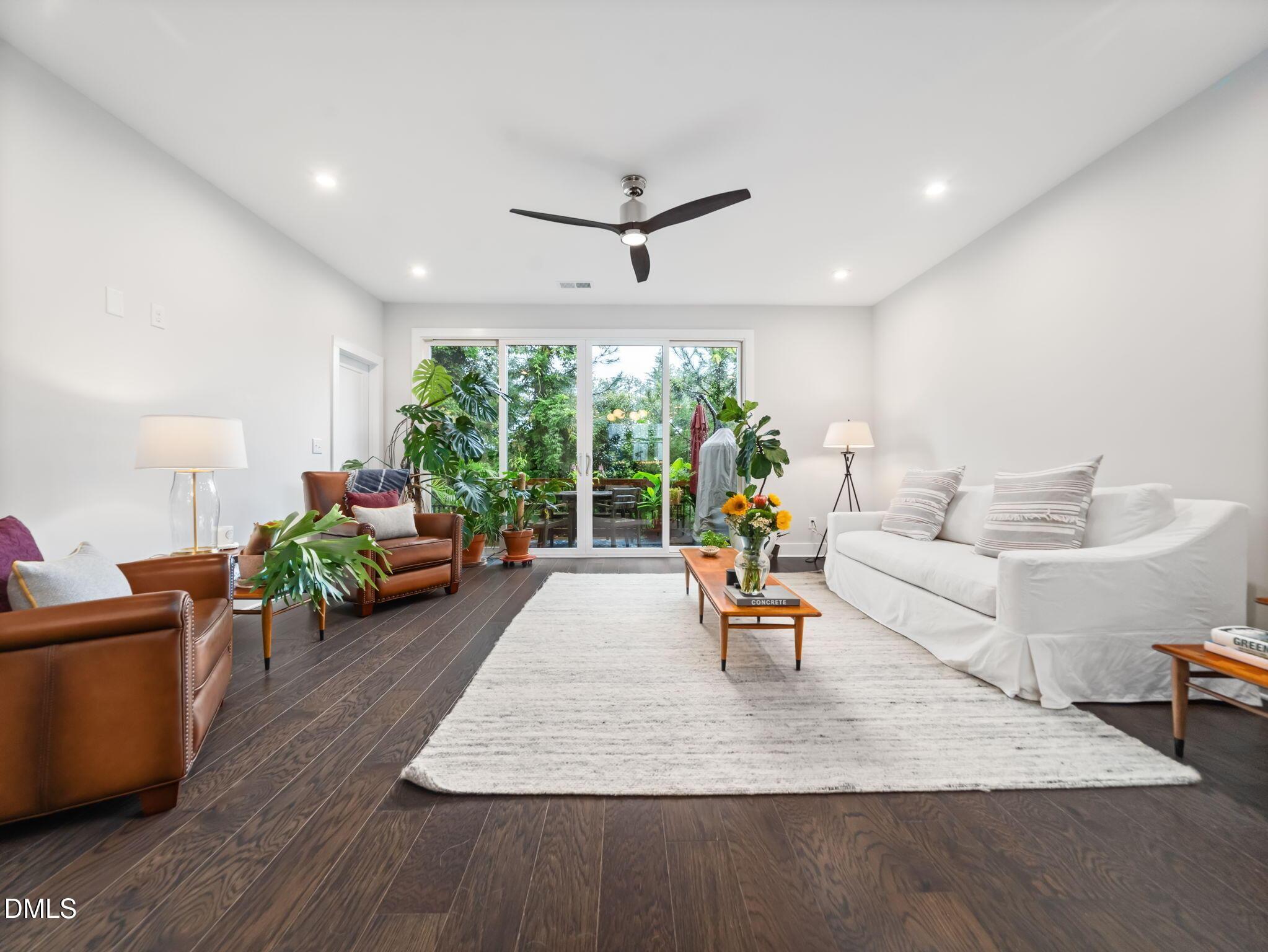 Image 3: 2-web-or-mls-916 Waterside View-123