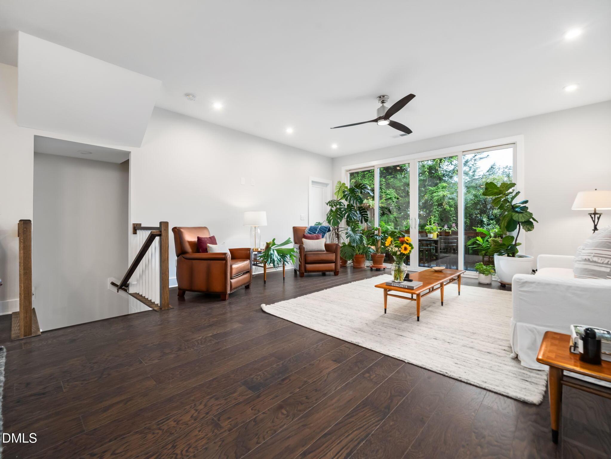 Image 4: 3-web-or-mls-916 Waterside View-133