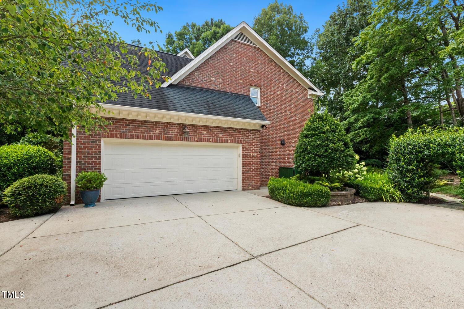 Image 4: 101 Tropez Ln Cary NC 27511-large-005-00