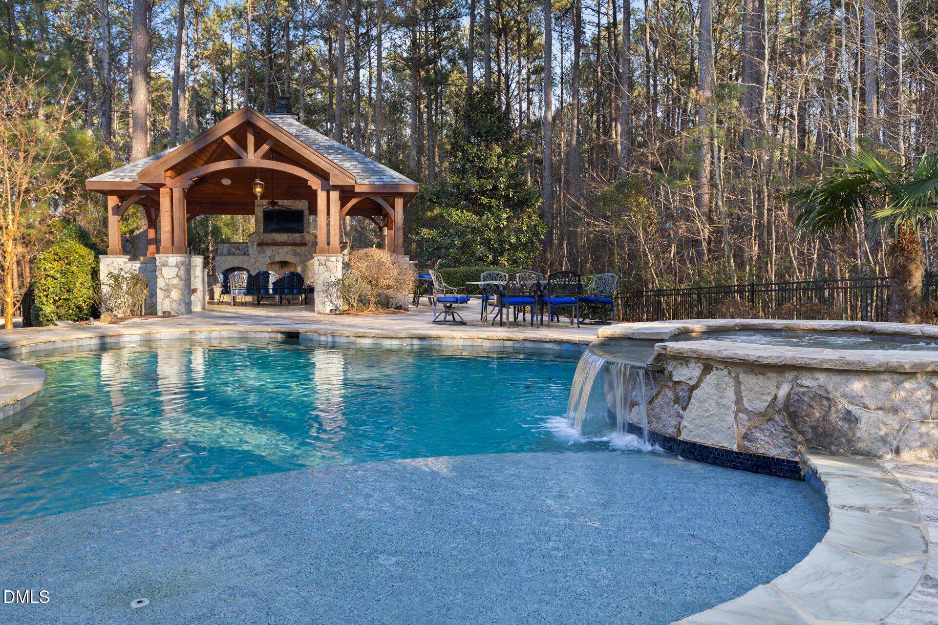 Image 4: 112-Winding-Ridge-Exterior-112