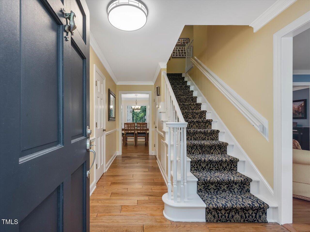 Image 3: Foyer