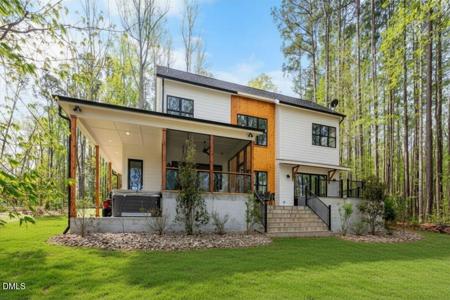 401 Oakwood Lane