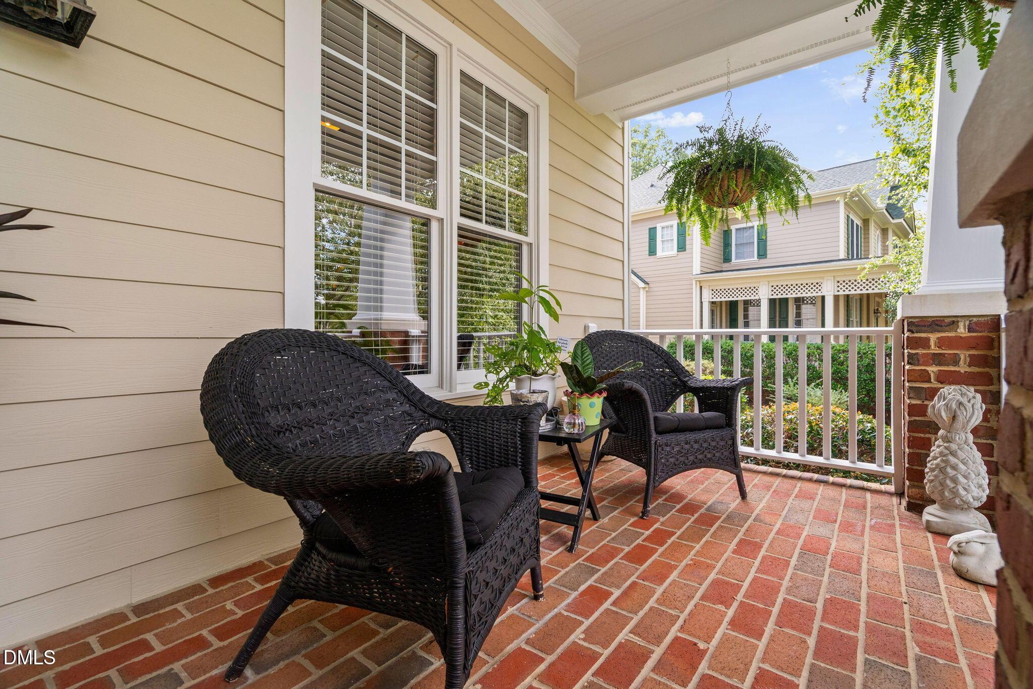 Image 4: 34-web-or-mls-203-walford-way