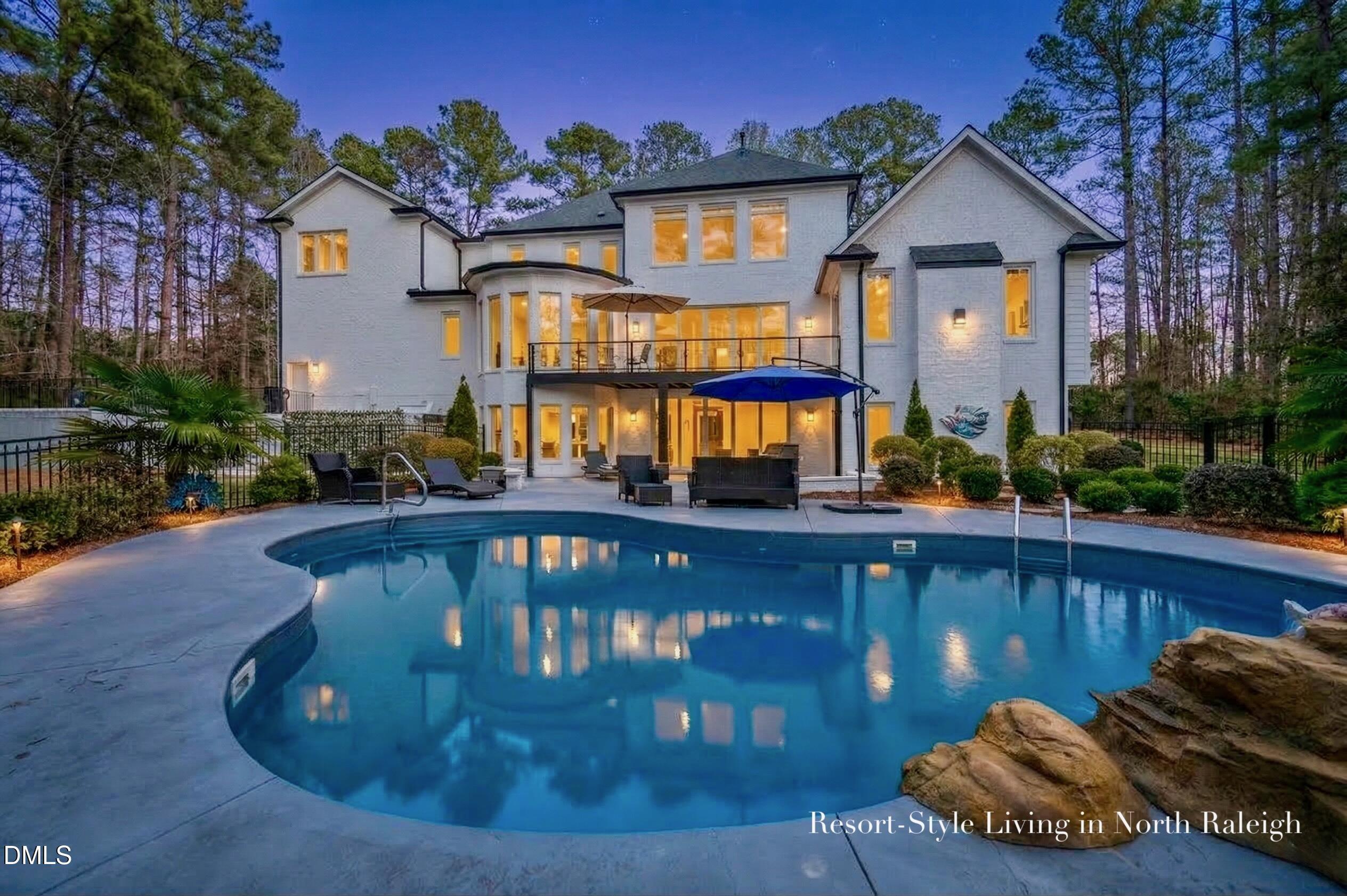 Image 3: Exteror Back Resort3