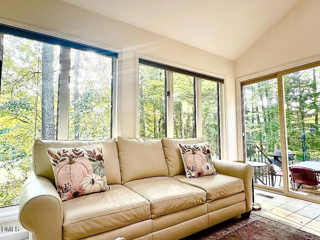 Image 3: Carolina Room