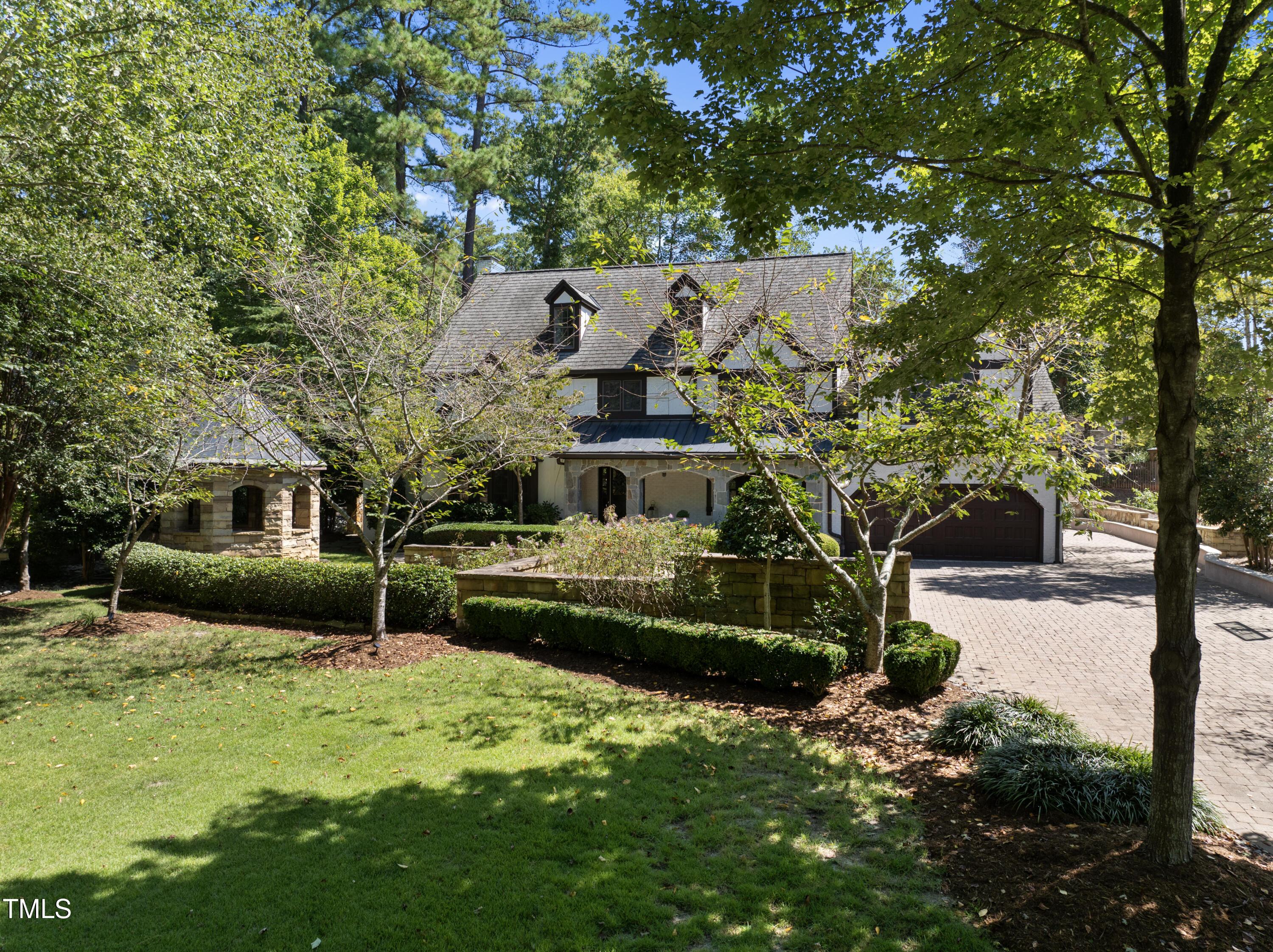 Image 2: Stone Drive