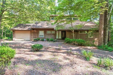 1403 W Carolina Drive