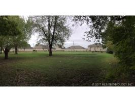 107-109 E Private Road 136 Street North