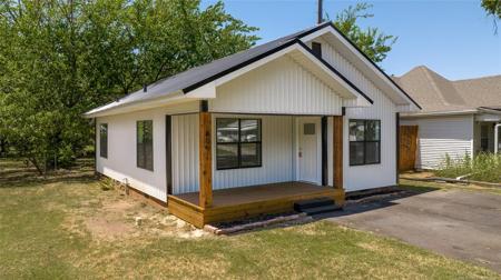 809 NW G. Street