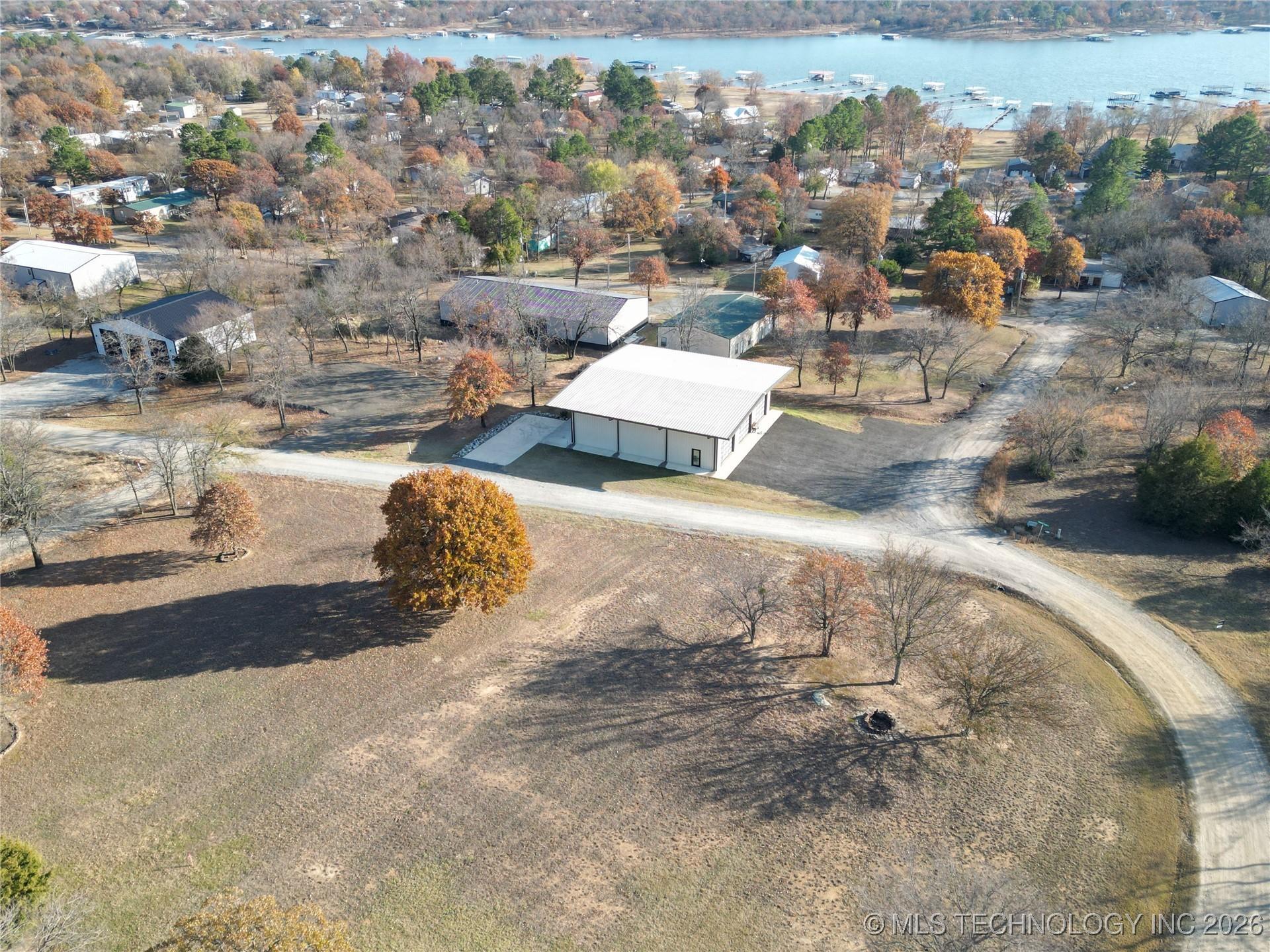 Image 3: proximity to lake