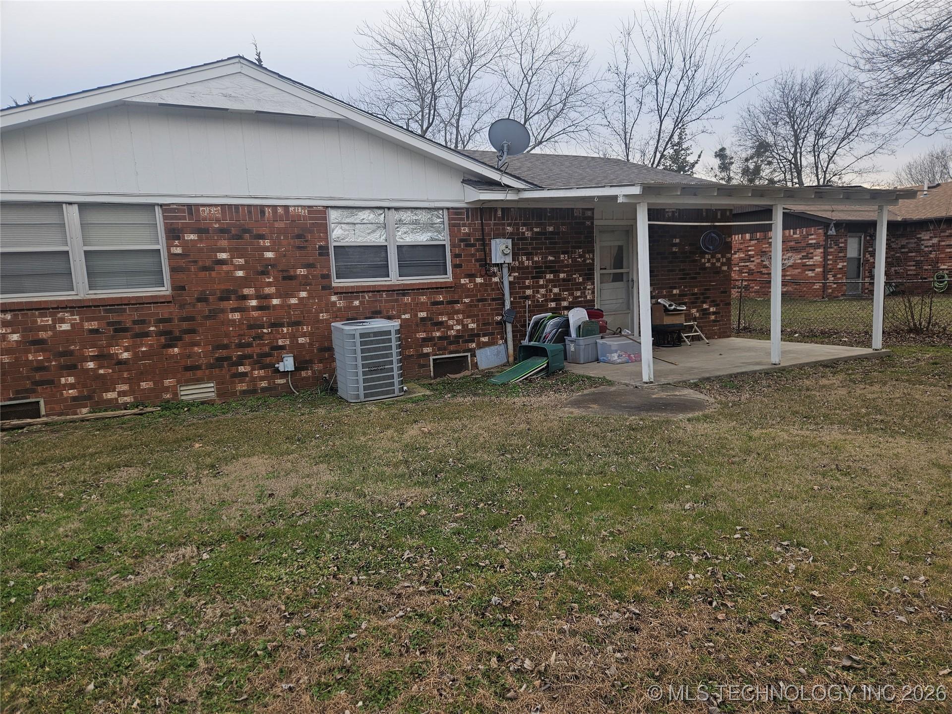 Image 4: back of house