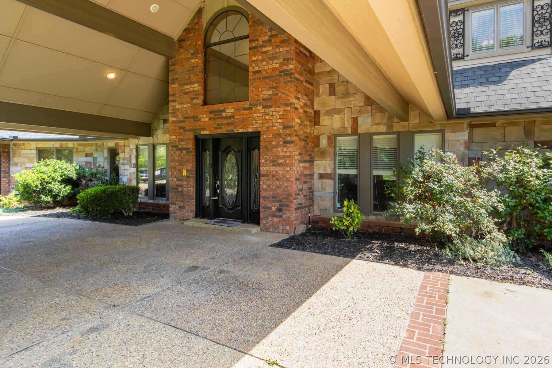 Image 3: Porte-cochere covering