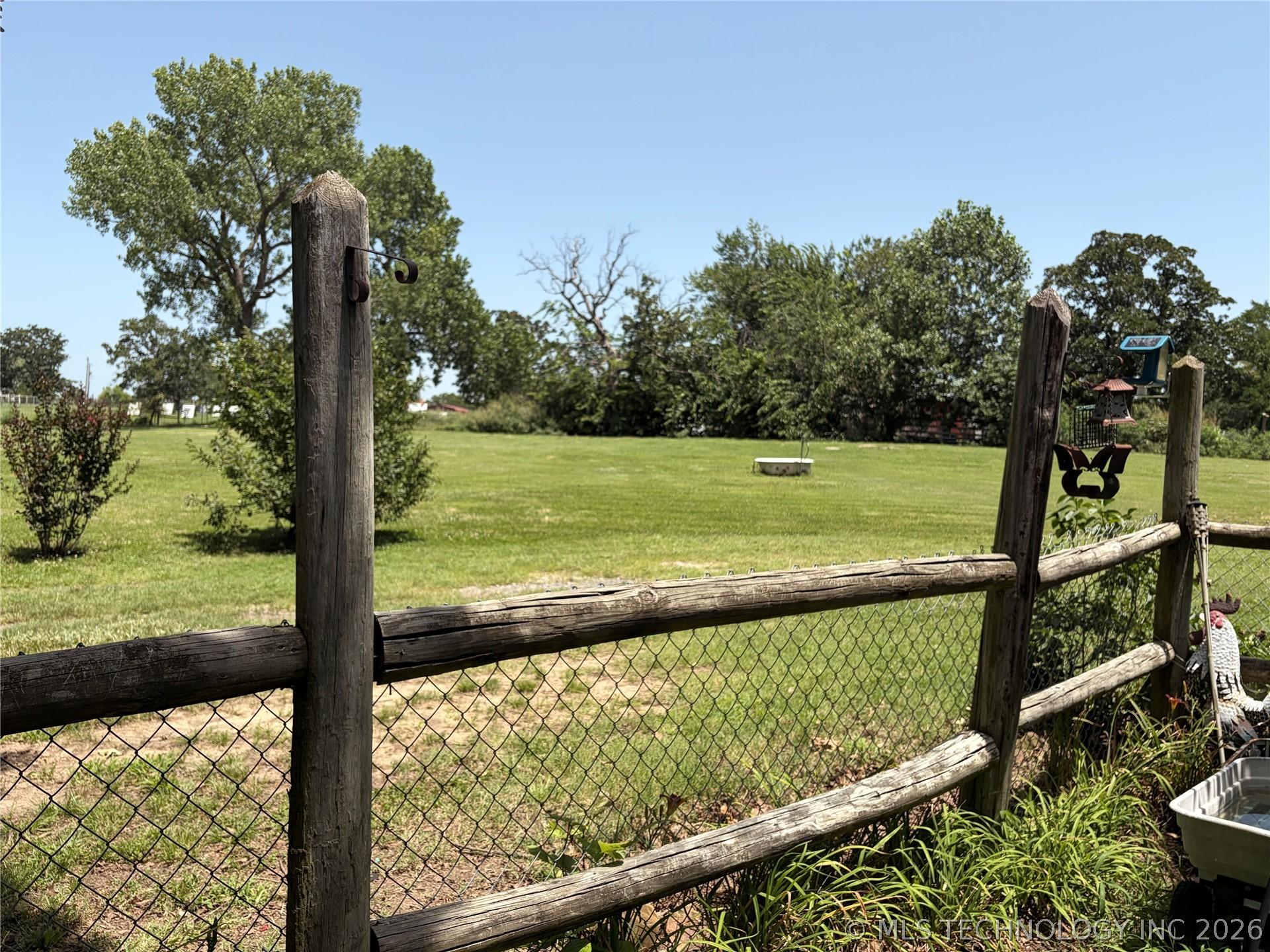 Image 4: rfont side yard